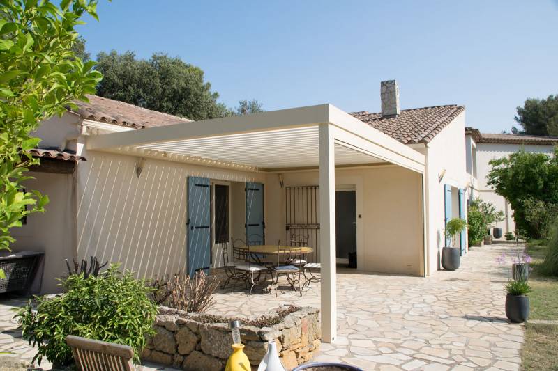 pergola bioclimatique à Saint Chamas