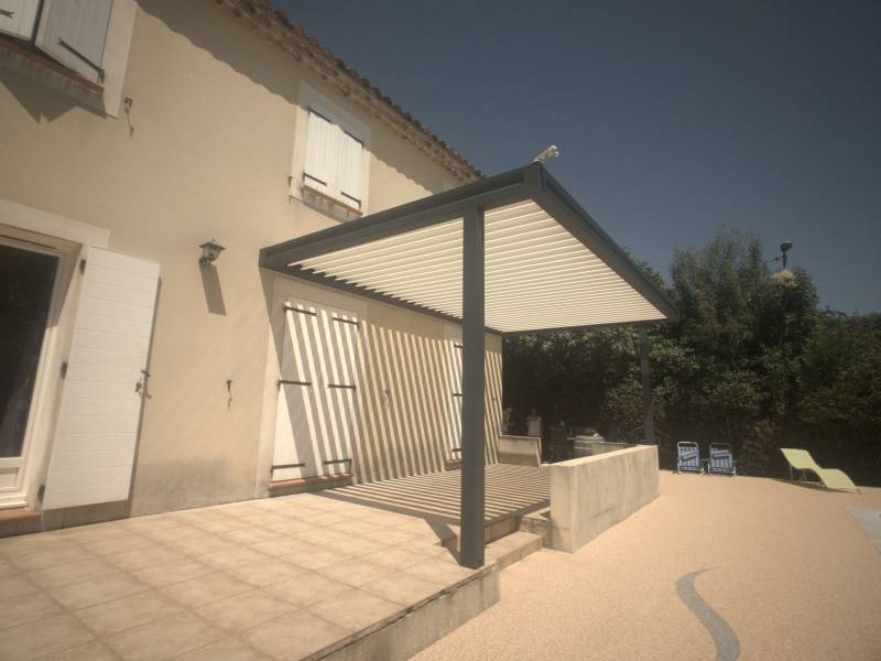 Installation pergolas de terrasse bioclimatique proche Arles