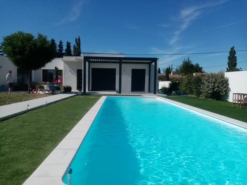 Pergola bioclimatique adossée à lames orientables sur Saint Jean Mollèges