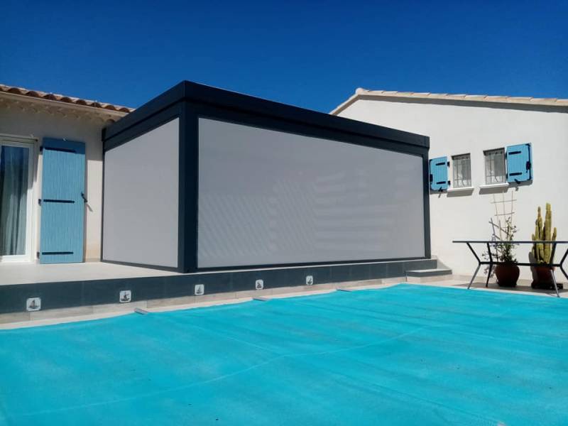 Pergola bioclimatique adossée à lames orientables sur Paradou