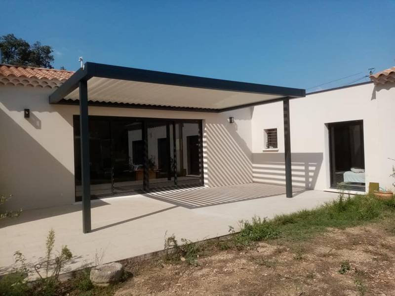 Pose de pergola bioclimatique adossée avec éclairage LED sur St Rémy de Provence